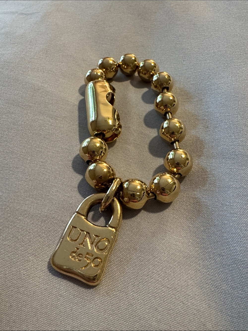 UNO de 50 Gold Ball-Chain Bracelet with Padlock Charm - Picture 2 of 3